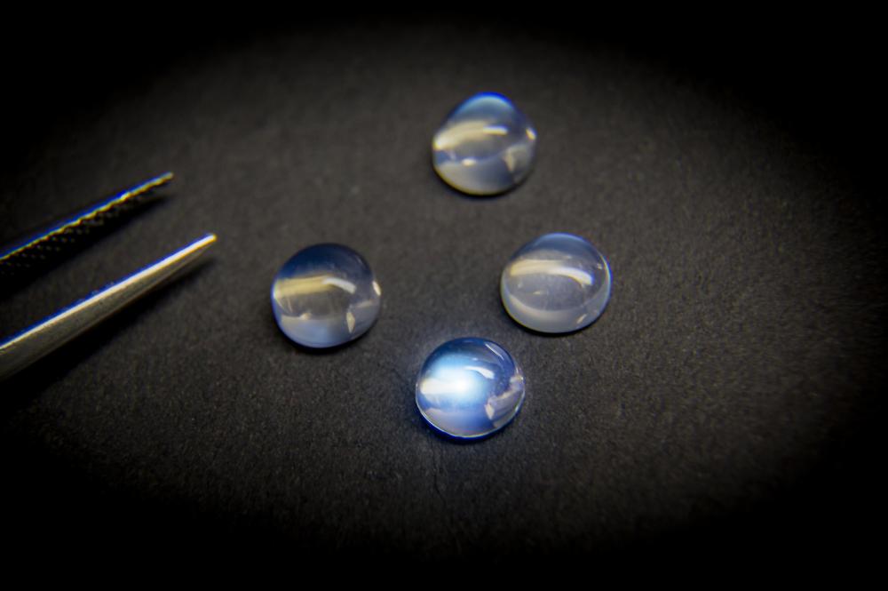 moonstone-meaning-and-spiritual-properties-spirit-magicka