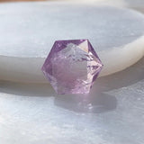 Amethyst, heilige Geometrie, facettierter Kristall