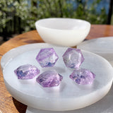 Amethyst, heilige Geometrie, facettierter Kristall